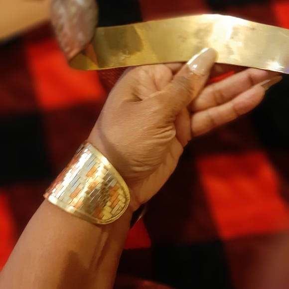 Chocker & Bracelet - Picture 3 of 9